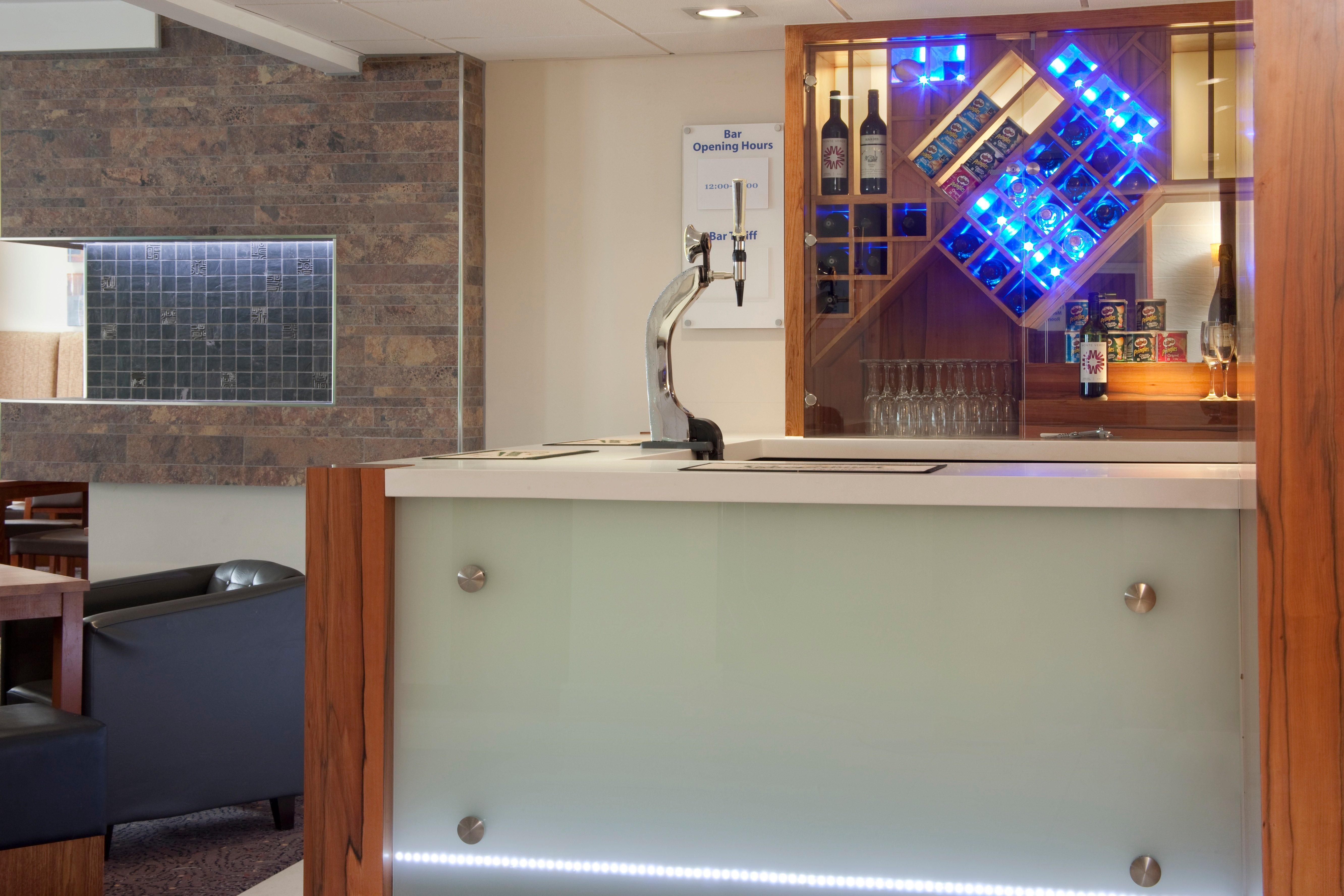 Holiday Inn Express London Gatwick Crawley, An Ihg Hotel Exteriér fotografie