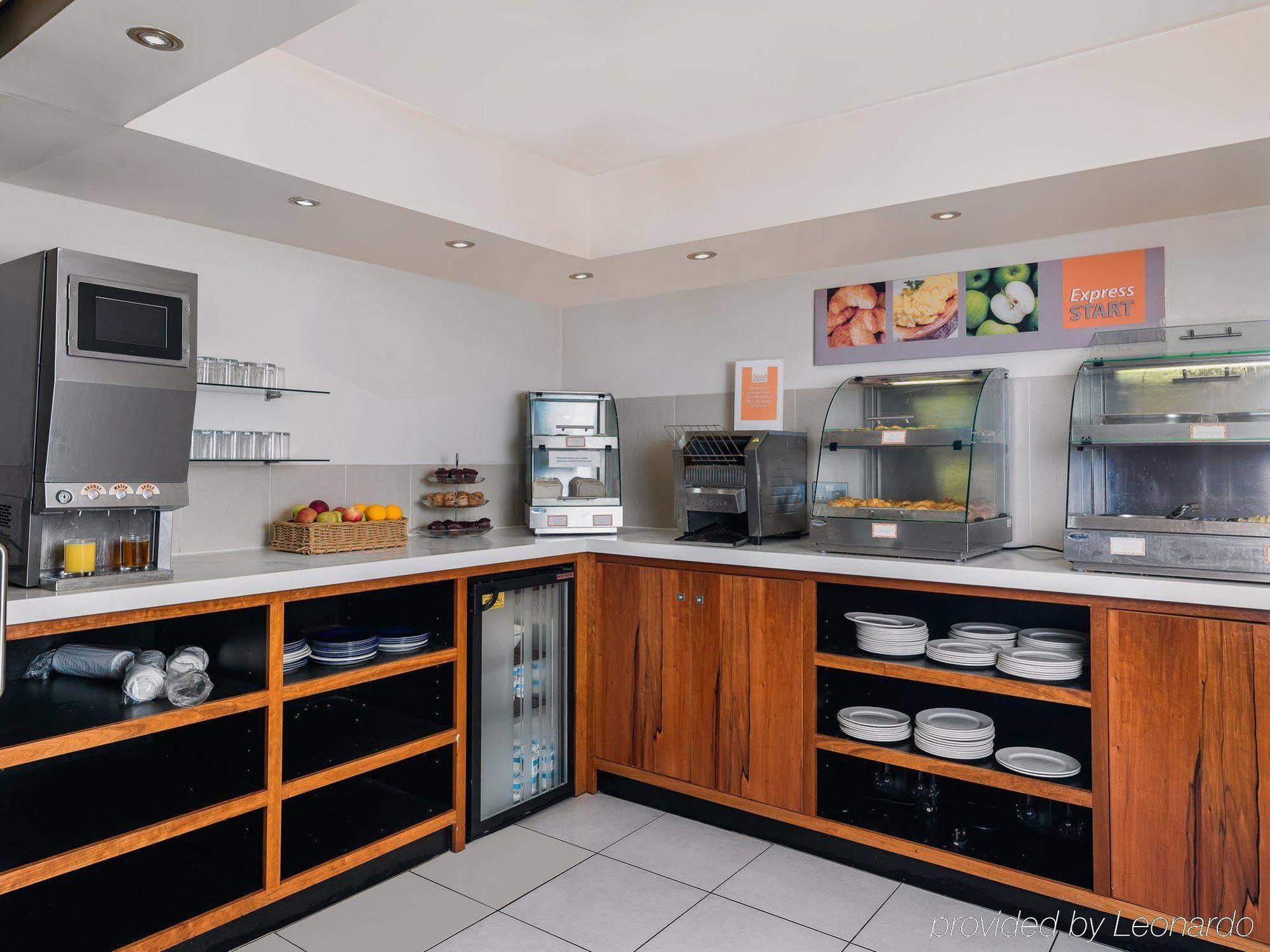 Holiday Inn Express London Gatwick Crawley, An Ihg Hotel Exteriér fotografie