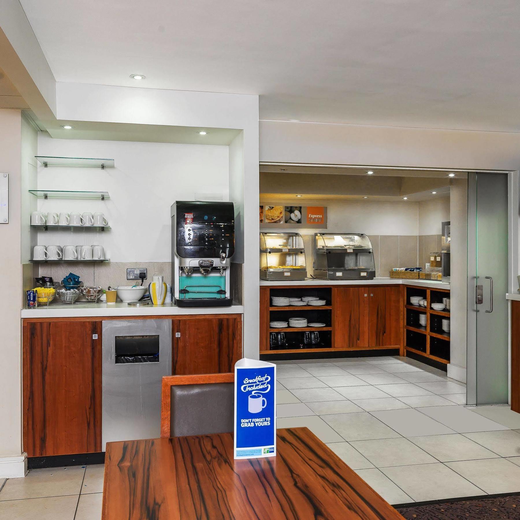 Holiday Inn Express London Gatwick Crawley, An Ihg Hotel Exteriér fotografie